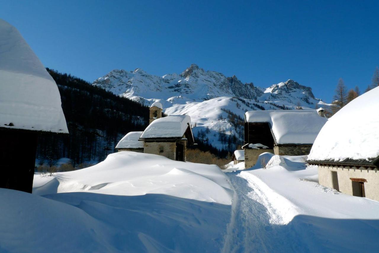 Le Leyrier Hameau Des Chazals Nevache Hautes Alpes Exterior foto
